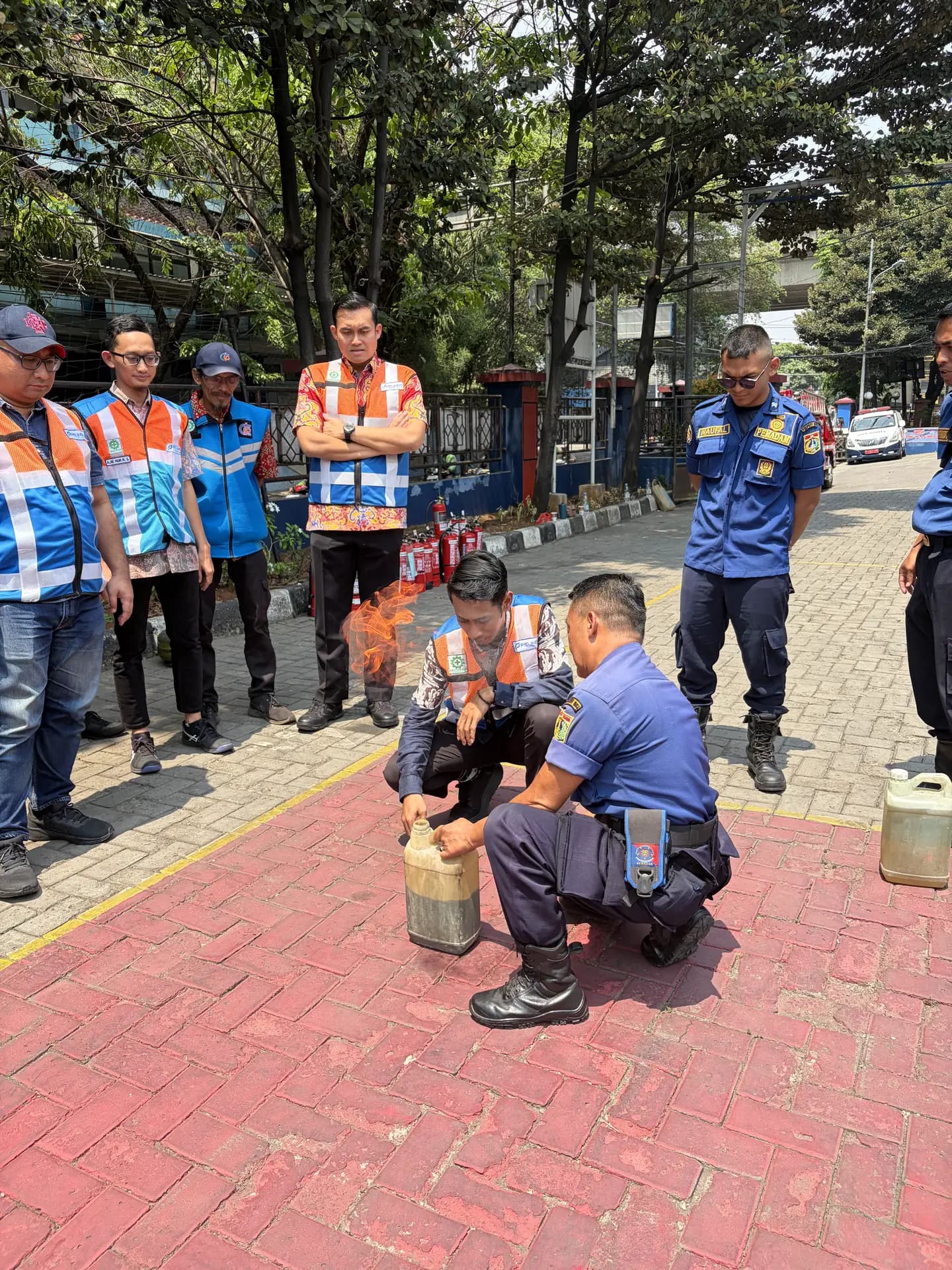 Pelatihan Penggunaan Alat Pemadam Api