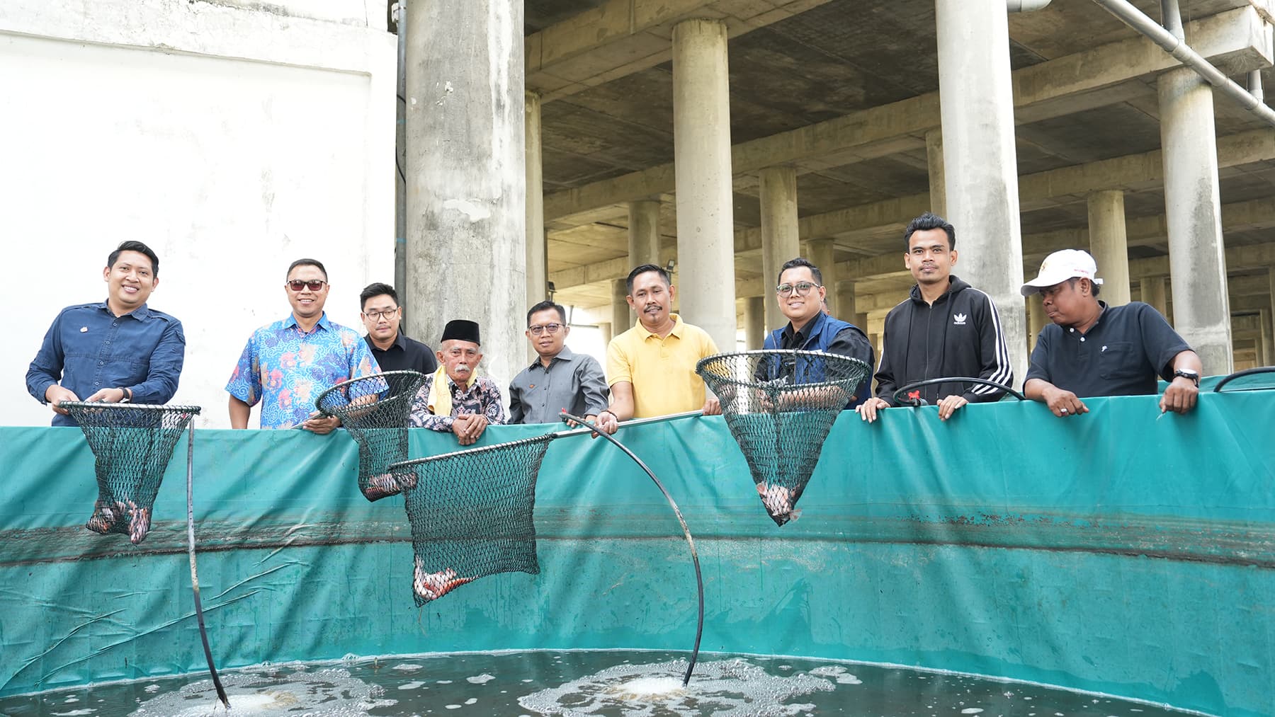 PT CTP Tollways Dukung Panen Perdana Program Nila Berdaya di Kolong JTCC